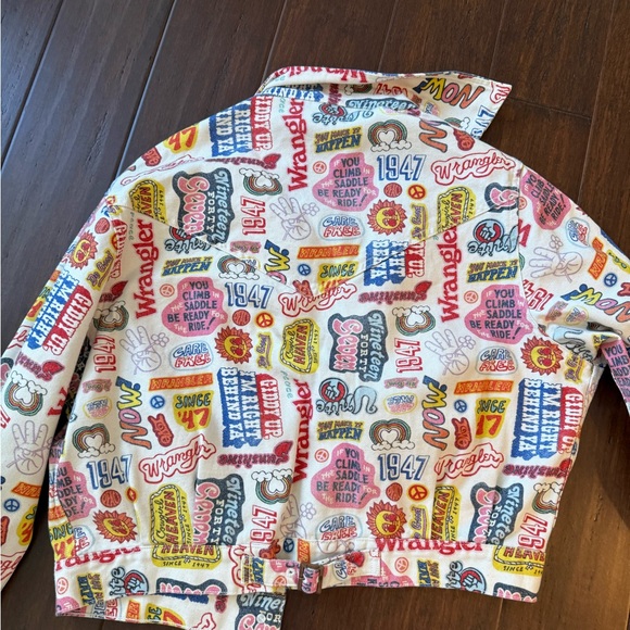 Wrangler Women’s Multi-Colored Pattern Denim Jacket - Picture 8 of 11